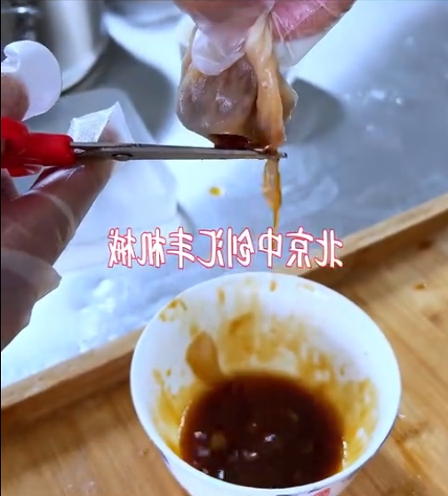 解密 湯多，餡兒大，皮兒薄。晶瑩剔透的灌湯包，是如何做出來的？